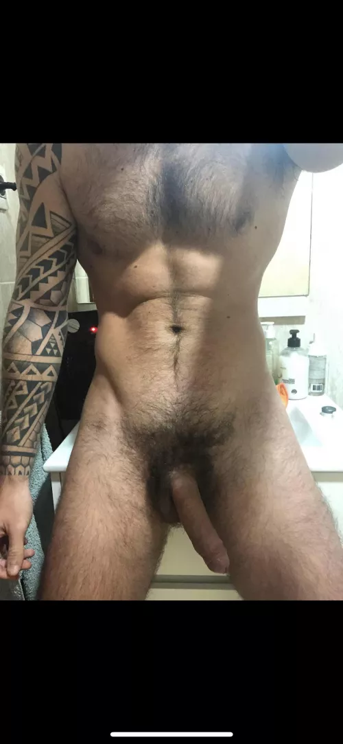 My hairy body. Do you prefer a hairy or shaved body? by pipebcn