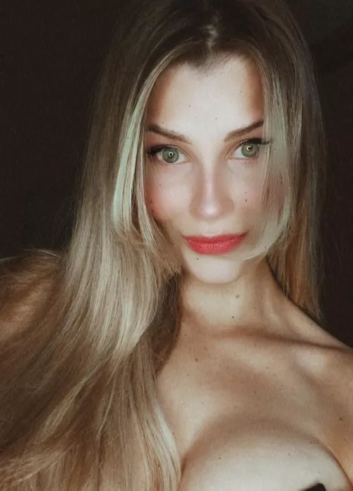 My hands are full, need a little help x by sofiasskye