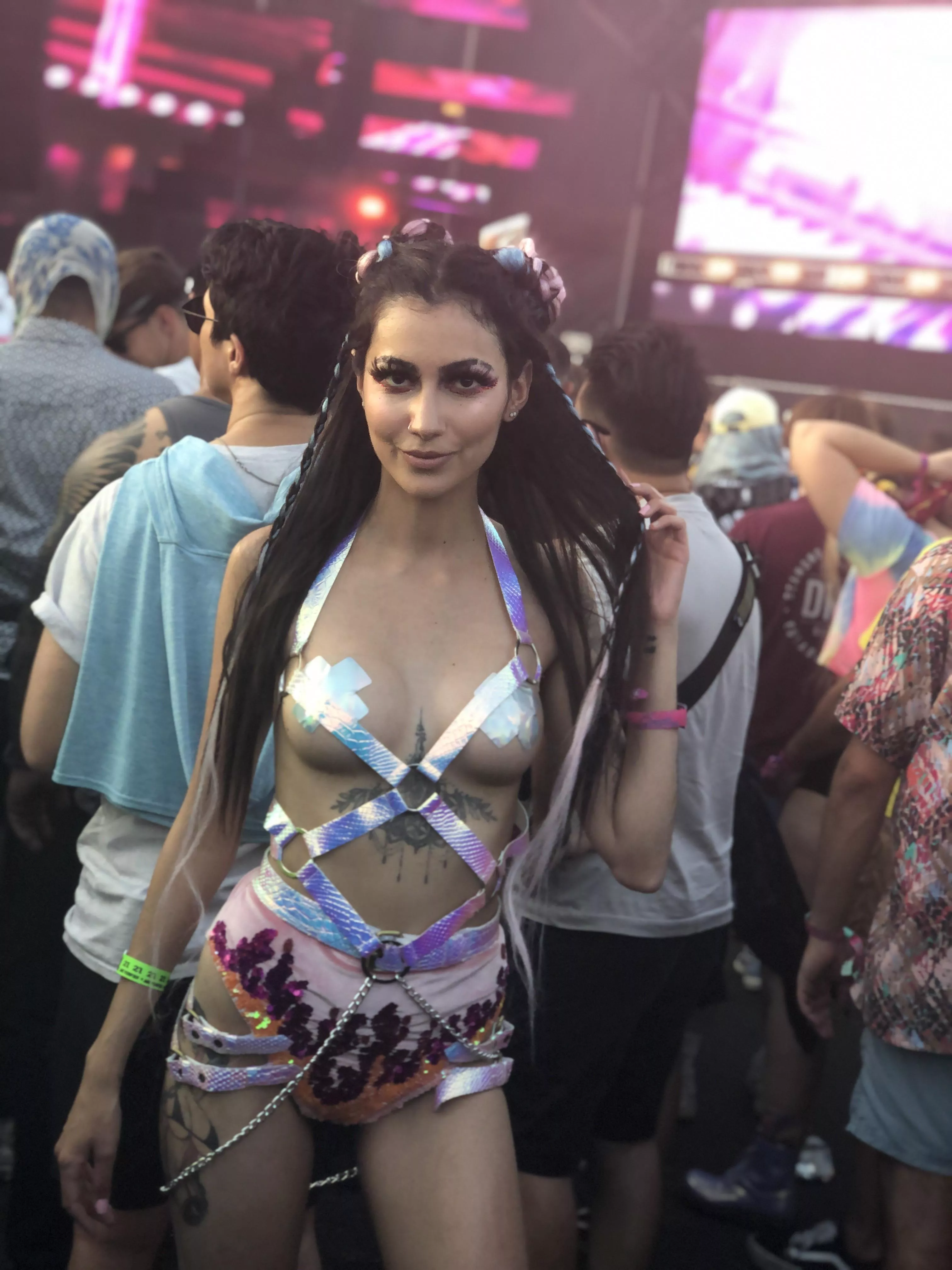 my hard summer fit💖 posted by emmaarayray