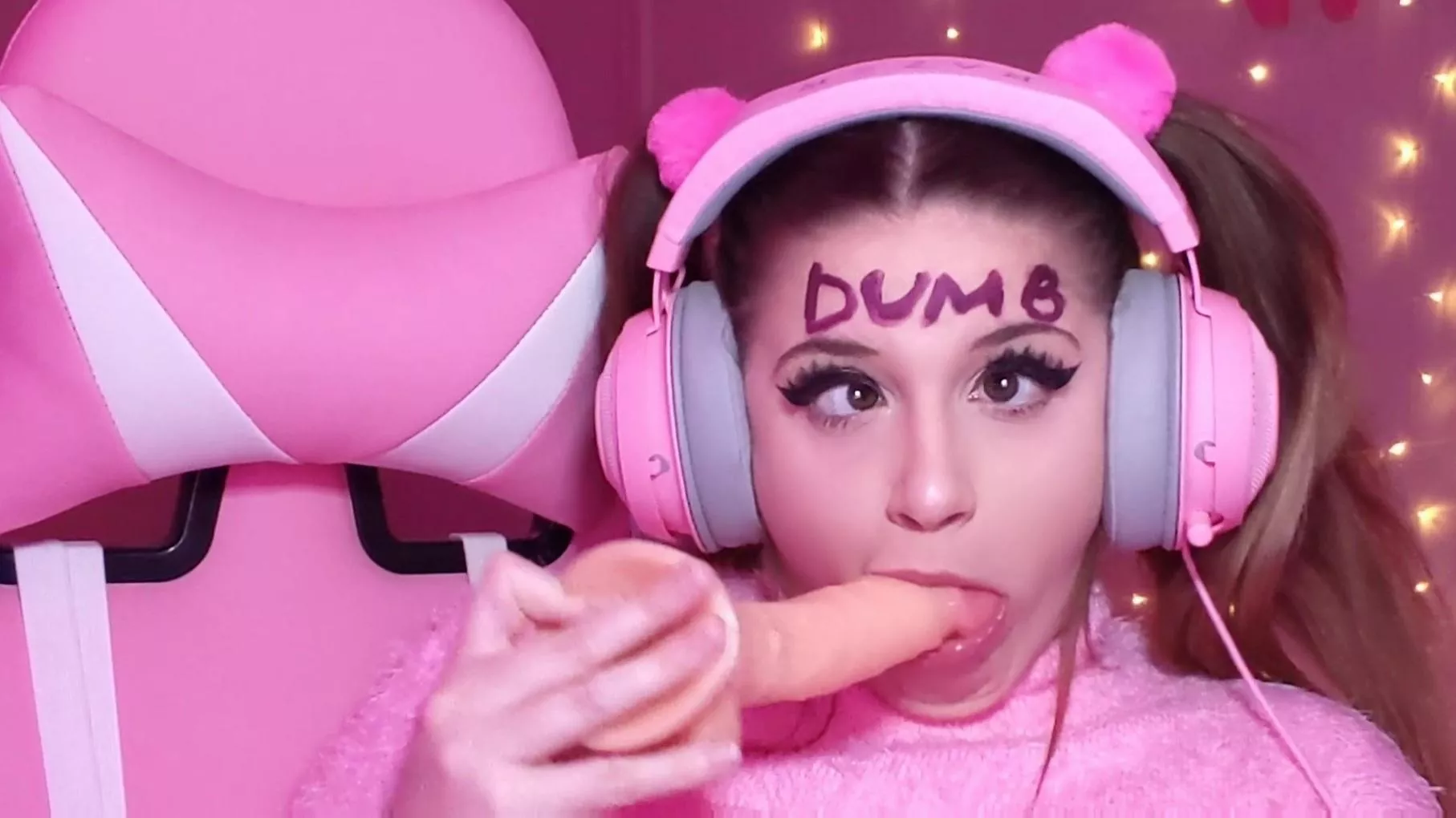 my headphones were hacked while playing on my computer & turned me into a hypno slut!!!!💕 posted by dollymattelxxx