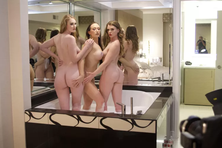 My hot girlfriends and me by Goddesspleasexx