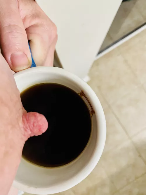 My kitty likes it dark today. by icthus_medicus