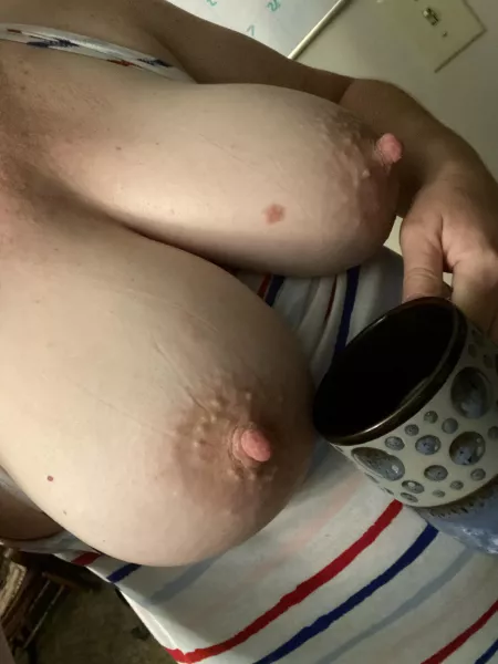 My kitty offers a nibble by icthus_medicus