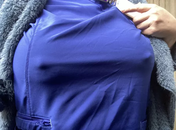 My kitty thinks the clinic is chilly. OC by icthus_medicus