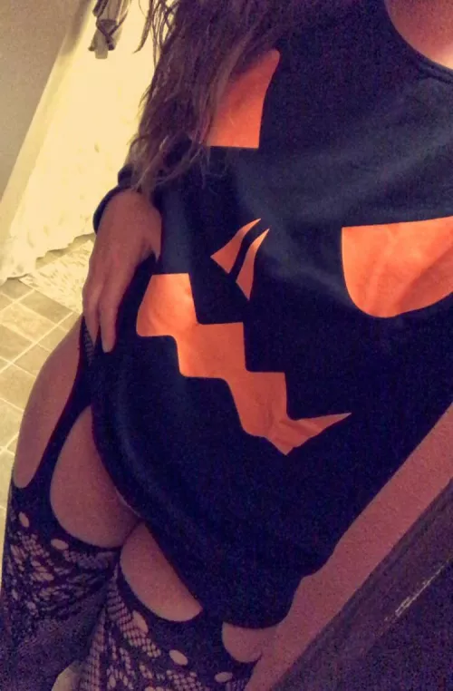 My lantern is lit [f]or you 🔥 by sassy_minx