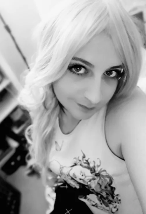 My last black and white pic proved popular, so here's another. Call me cute! by MeButMuchCuter