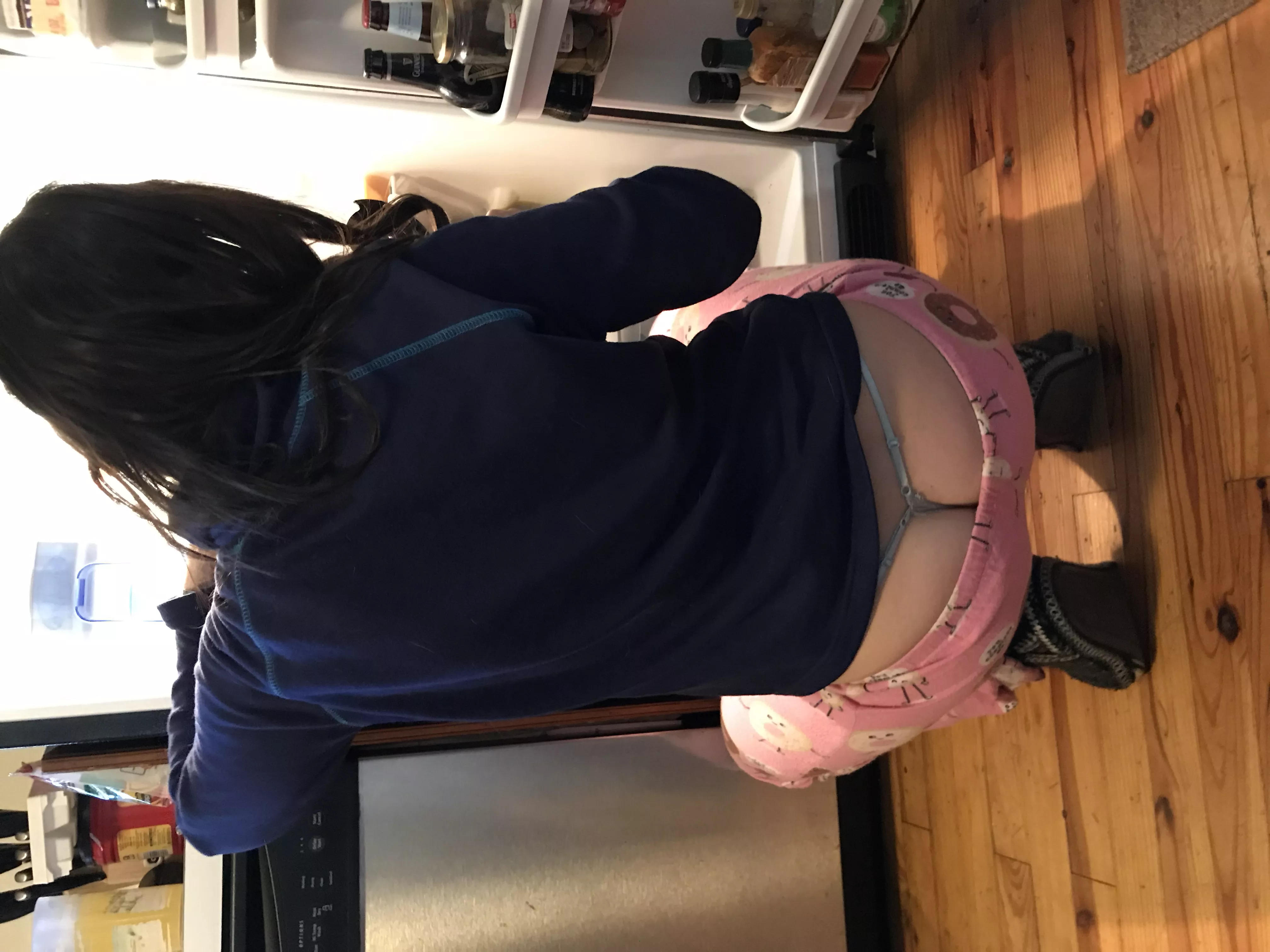 My lazy pajamas quitting on the job 🙄 (butt) it’s Sunday so Let’s go Giants!!! 🏈 posted by rrrebels