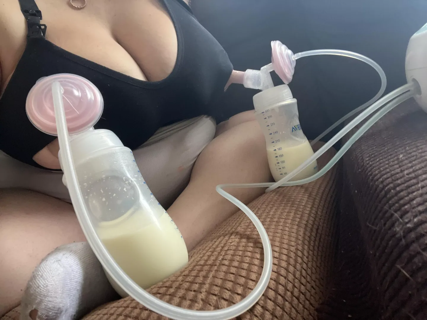 My left side is clogged so we’re pumping allll day posted by WatchMeMilk