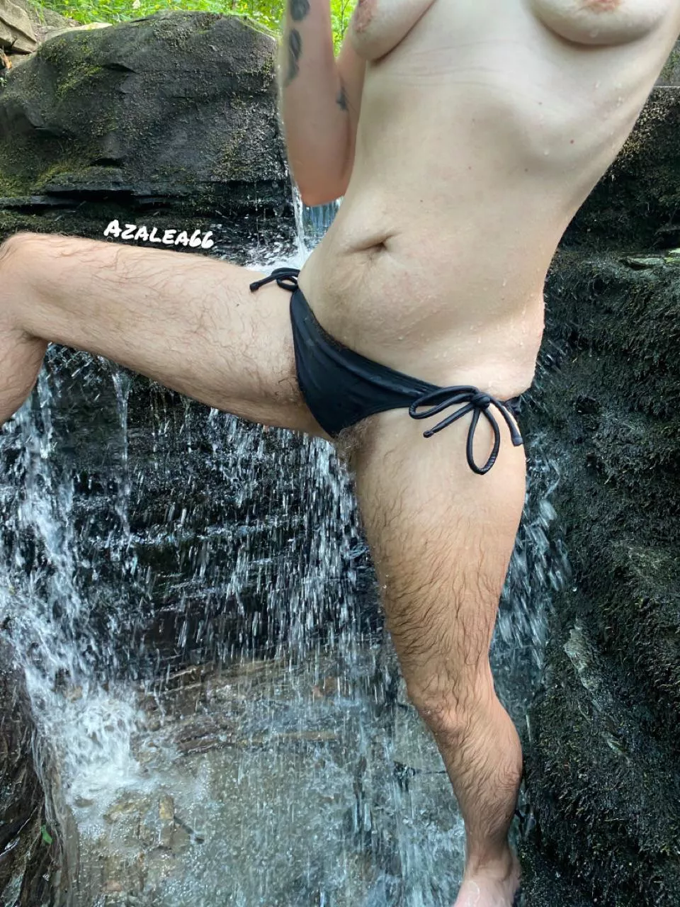 My legs feel so refreshed and smooth after a waterfall shower 🤩 posted by Azalea66