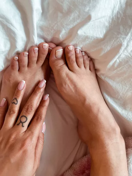 My legs, tits or my tight pussy by Powerfull_xo