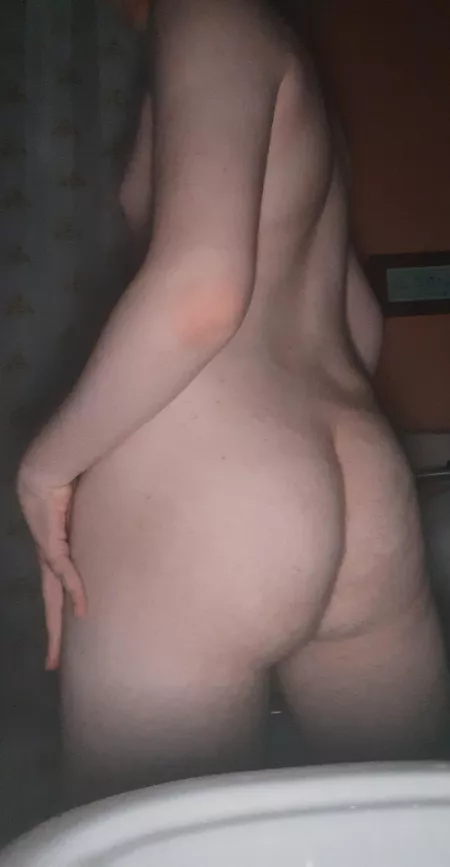 My lil butt by Horny0Bunny