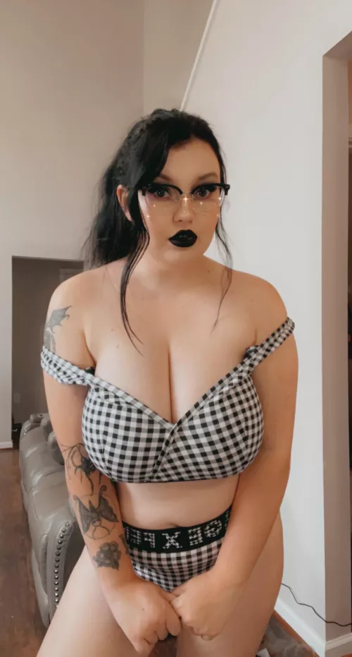 My lips are black like my soul 🖤 by ScaryAerie