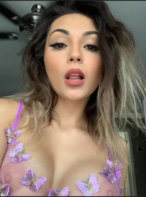 My lips are missing something.... wanna guess what? 🤔 😆 by nasinnikki