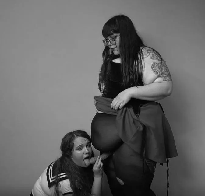 My little helper for our blowjob class 🥰 posted by SubMissRosa