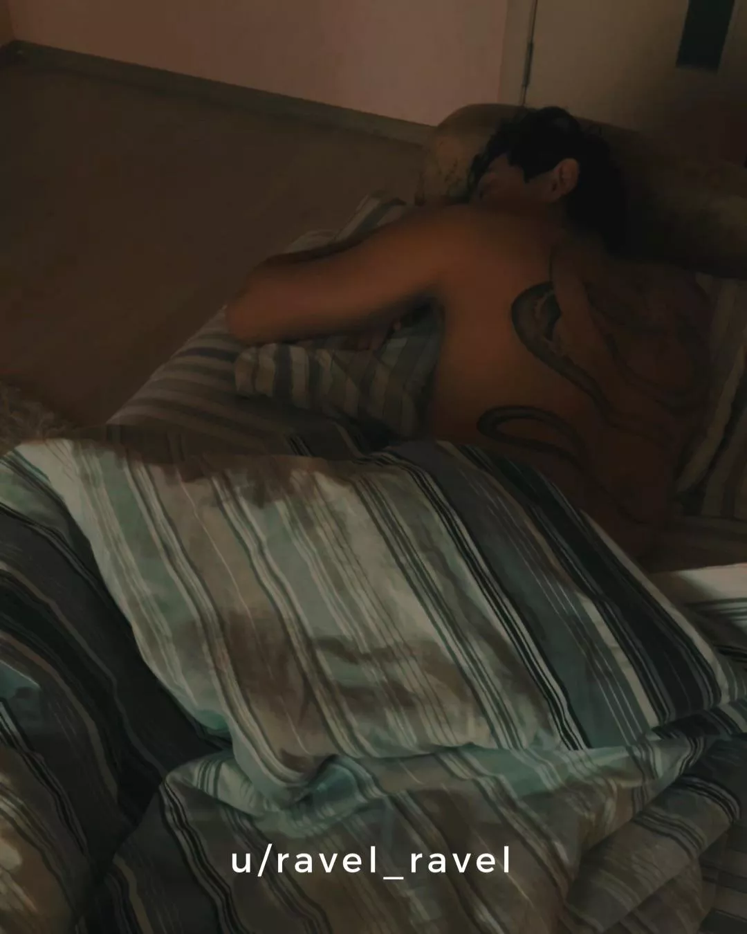 My lonely and hot morning. Good morning everyone! 💫 posted by ravel_ravel