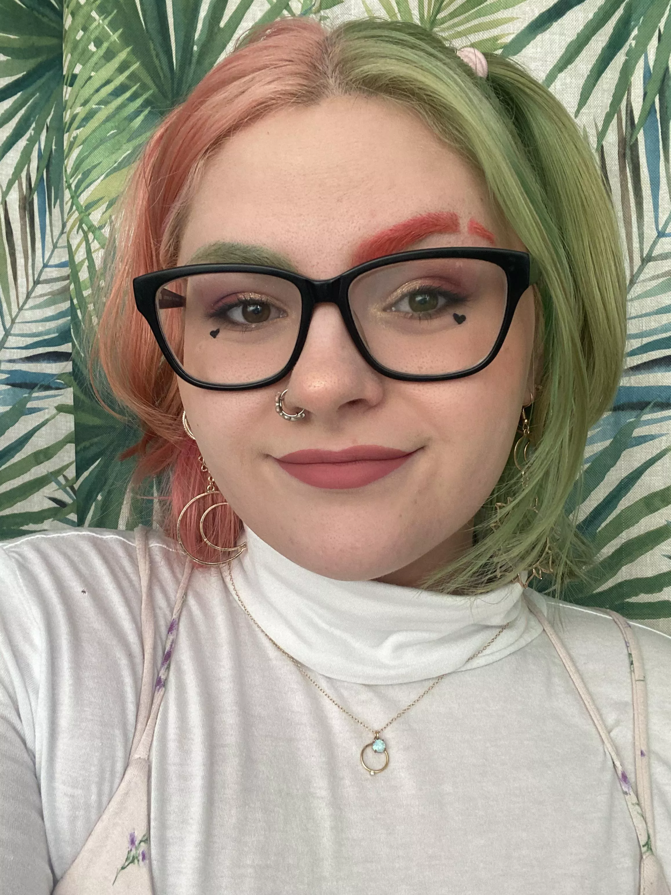 My makeup look from Daddy’s and my Valentines date last night! I felt so cute and we did a super fun escape room then he made us yummy Crème brûlée! posted by peachiekit