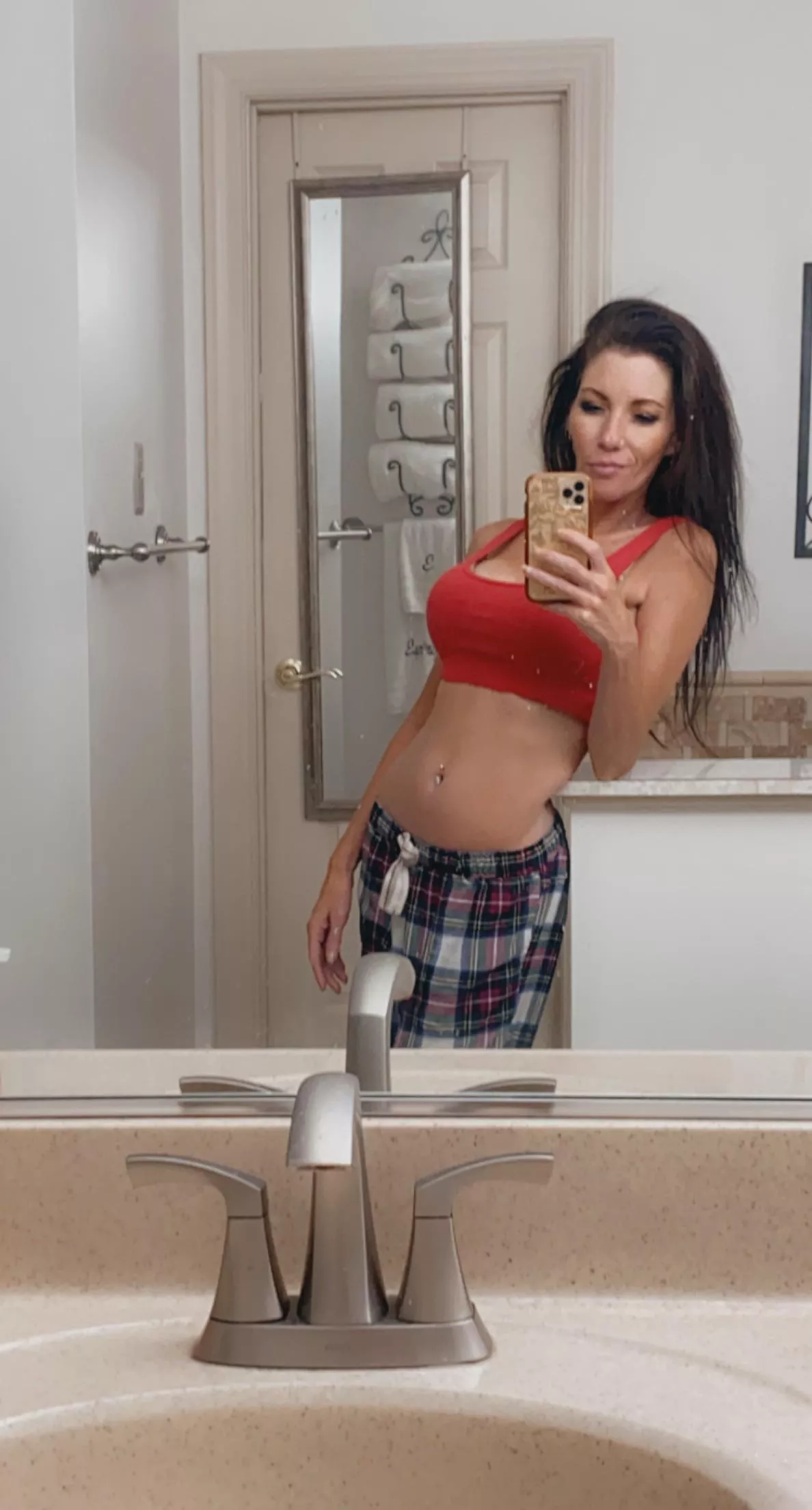 My milfie…well, gilfie of the morning 😉 posted by Hotgrandma11