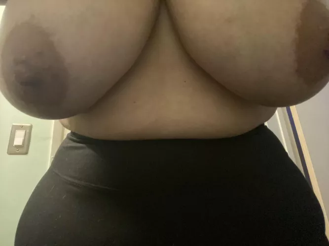 My milkshake is thicc… follow me 😋 by PapayaLoren