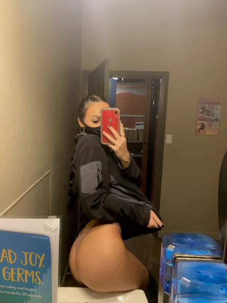 My mind wonders too much when I’m alone at work…❤️‍🔥👅 [F] by brookehaley23