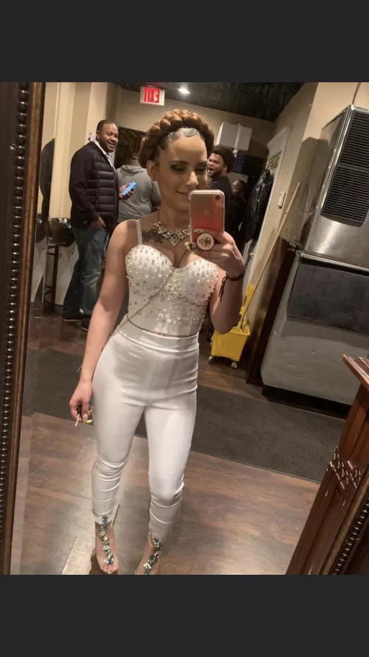 My mom 😍.... i want to see her naked so bad posted by vikkiepooh1