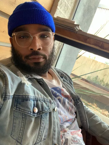 My mom, tells me I’m handsome. by Grizzl3y