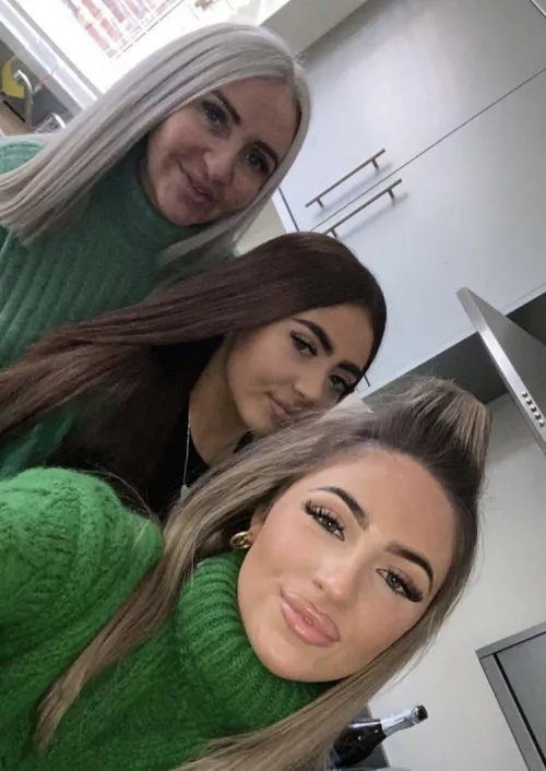 My Mom Tina (42) My younger sis Heidi (18) and my sister Ellie (20) I’m looking for someone descriptive and domineering to dominate us by Francisloki