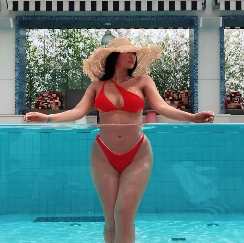 My Mom wears a bikini by cuckoldkitt