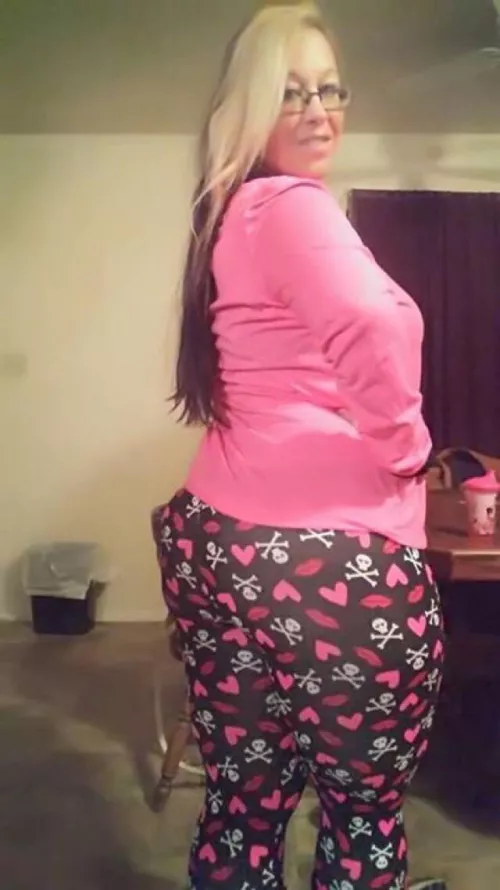 My moms getting fucked in her room by some rando. HMU on discord if you wanna listen and jerk with me over voice call (No mic muting) user: joncope2530#5927 by cope252