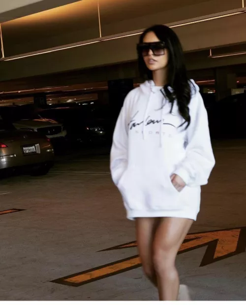 My moms legs are crazy by Ornery-Tumbleweed-86