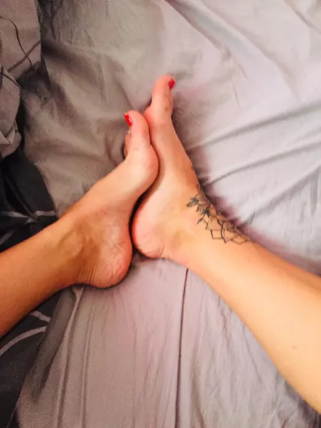 My morning feet for you 🙈❤️hope you like 😉🖤 by kokkina_aphrodit