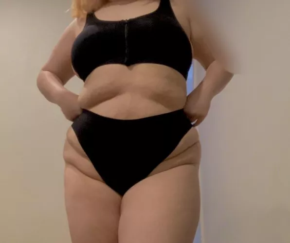 My muffin top is hard to hide so I decided I won't hide them anymore! by Fennelcinnamon