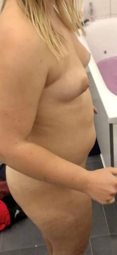 My naked body from the side 🥰 by WollknaulSocki