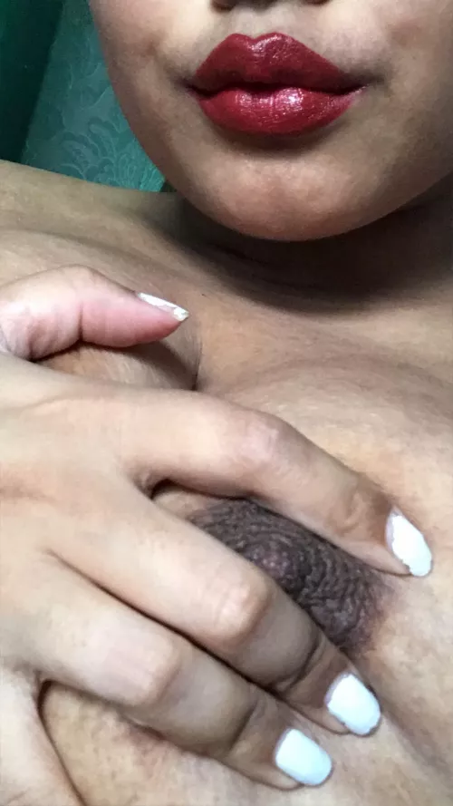 My NATURAL lips 😘 would you want your cock in between them? by xxkiz