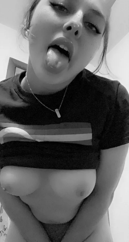 My necklace still looks cute☺️ by Few-Plankton-4192