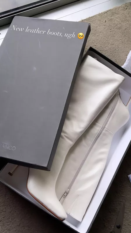 My new boots ! by Angeronion