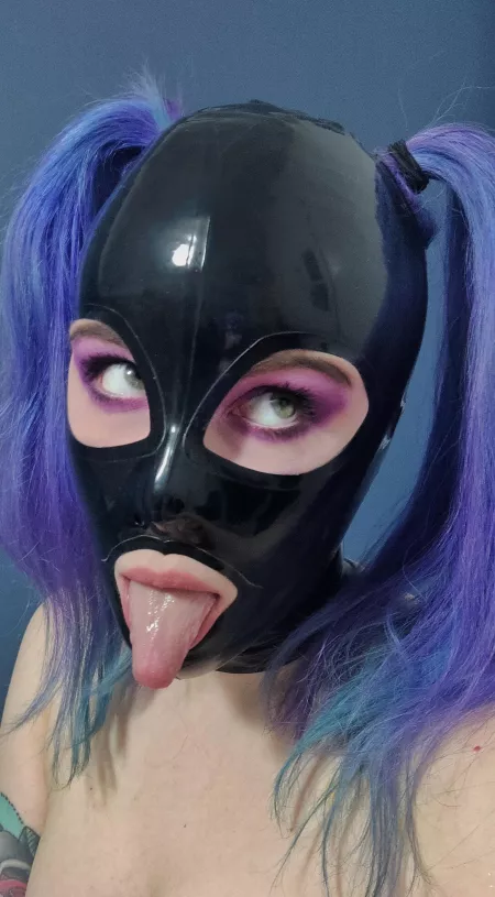My new hood from Rubber55 arrived!! It was well worth the wait by LatexMarianne