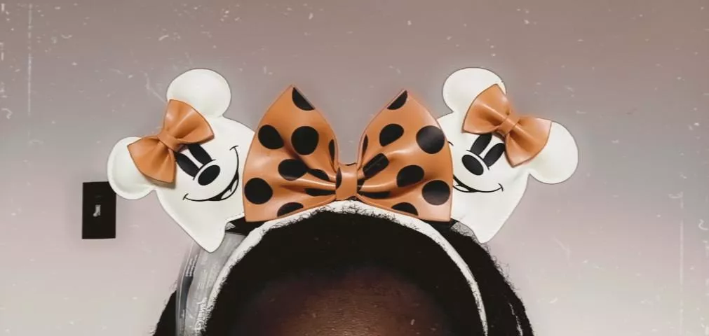 my new minnie ears!!! they glow in the dark 🎃 posted by bbydollbunbun