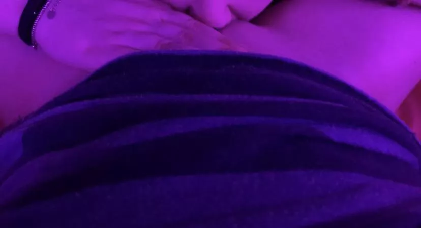 my new roommate taught me how to eat her pussy in quarantine;) wanna join? by lilbabymads