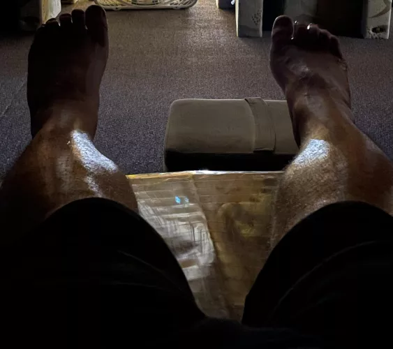 My Oiled Up Feet by stritlem