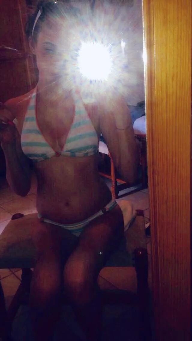 my petite body😘 posted by paulag955555