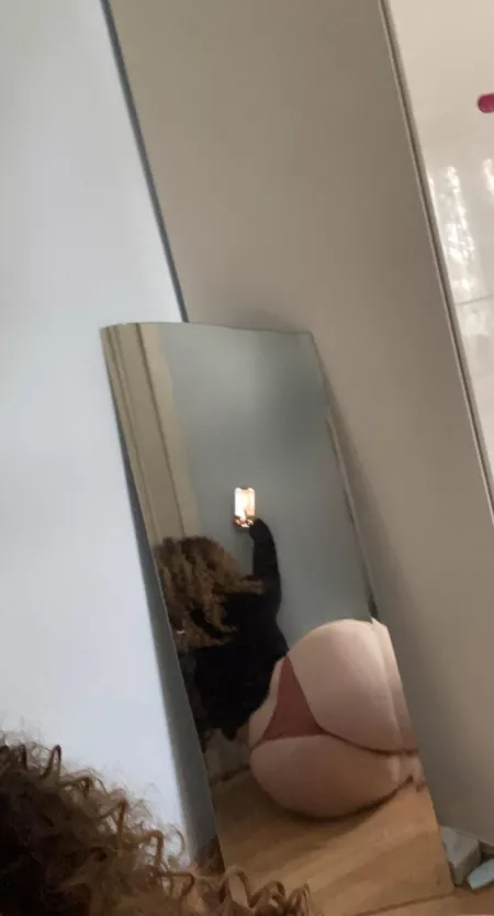 My phat ass and broken mirror 😘 by ninabiina