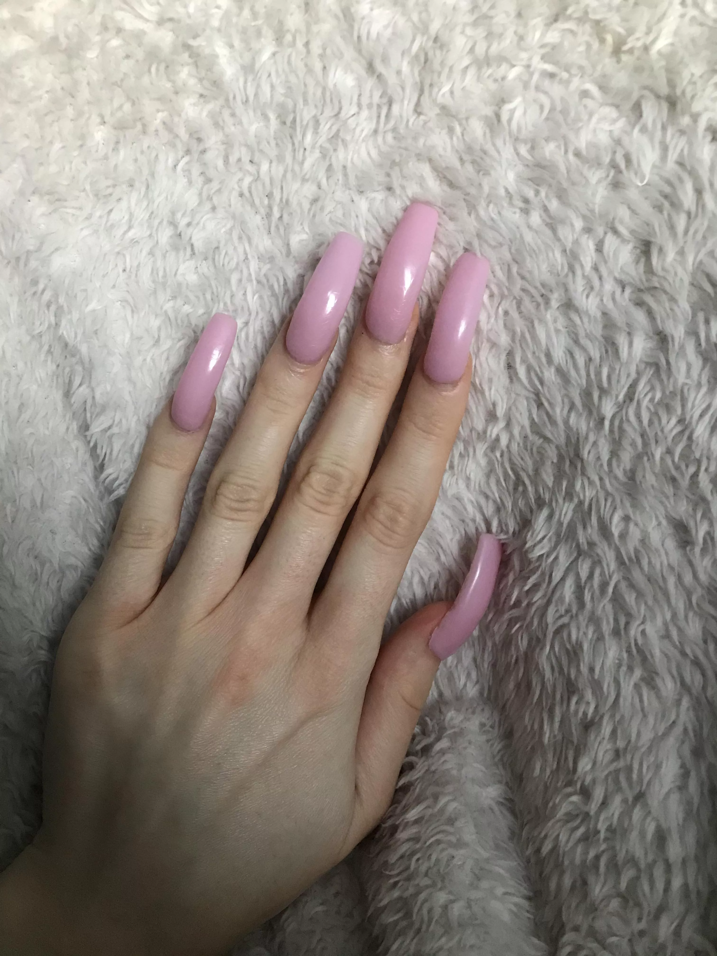my pink nails 👅 posted by charlotteventurax
