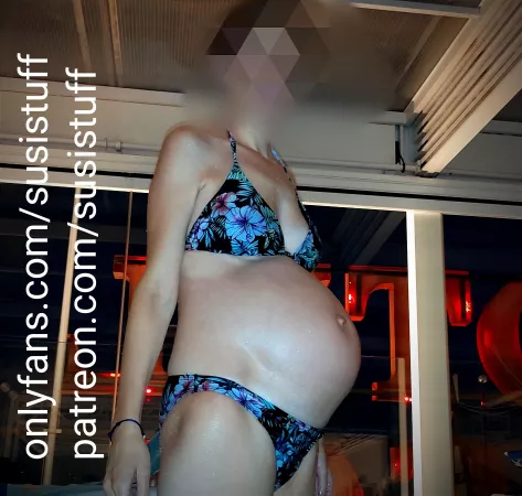 My pregnant belly by susi_stuff