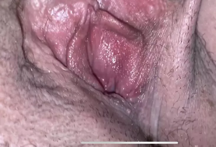 My pussy is so wet right now I need a giant cock to come fuck me hard but I doubt anyone would by Cumonu34