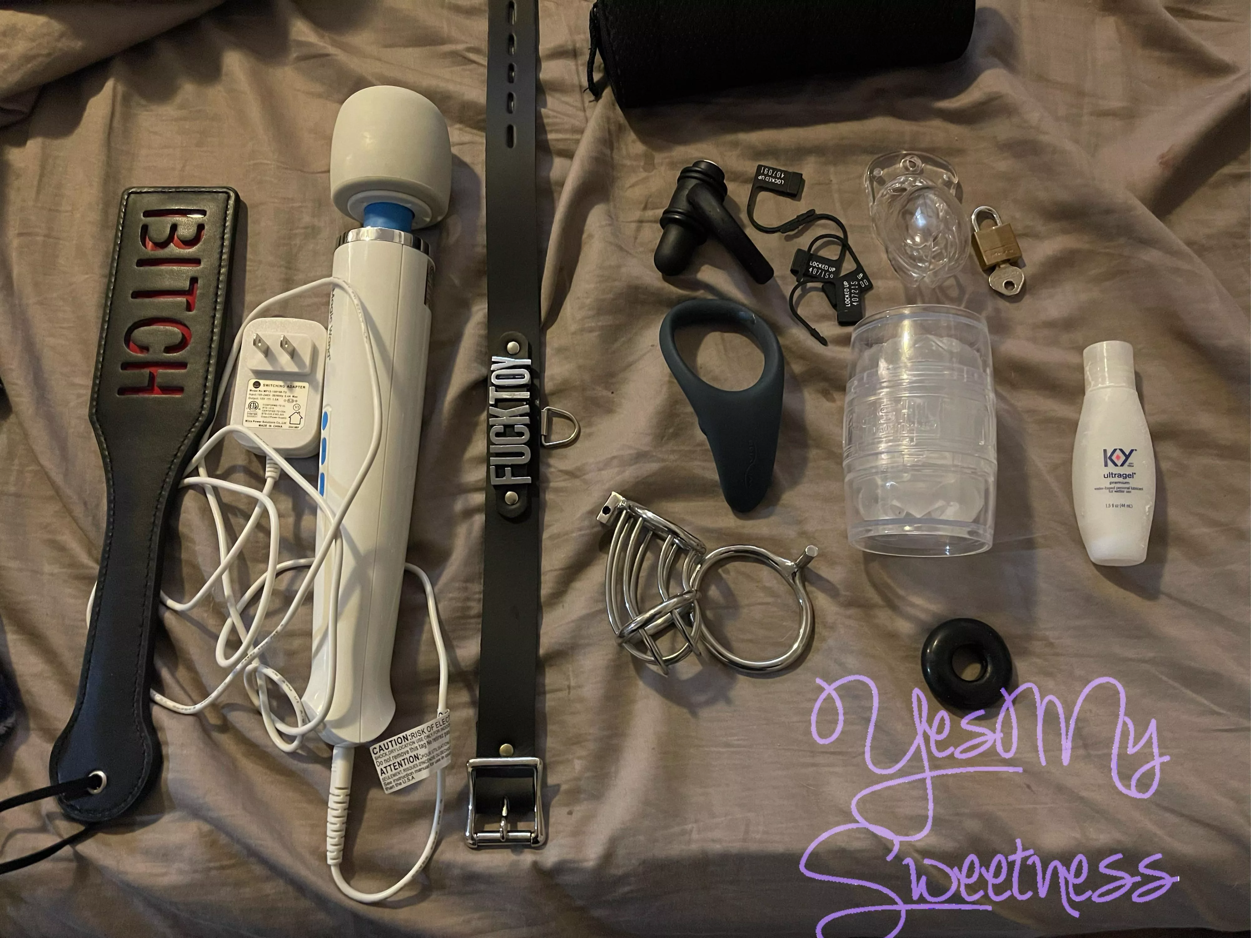 My Queen offered to help me pack for my work trip. I thought She meant socks. Going to be a long couple of weeks. posted by YesMySweetness