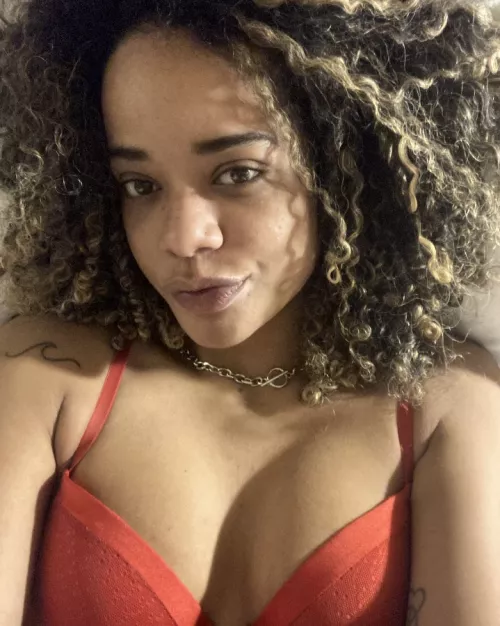 My queen size bed is so empty, I need a king next to me 💖 by Larissa_69