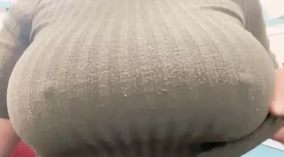 My radar is saying that someone turned the air conditioning on. by FleurDelawhore