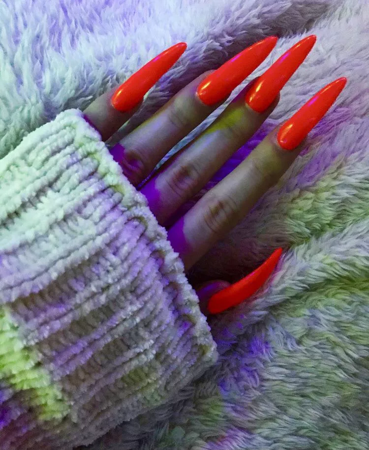 my red and looong red nails😈❤️‍🔥 posted by charlotteventurax