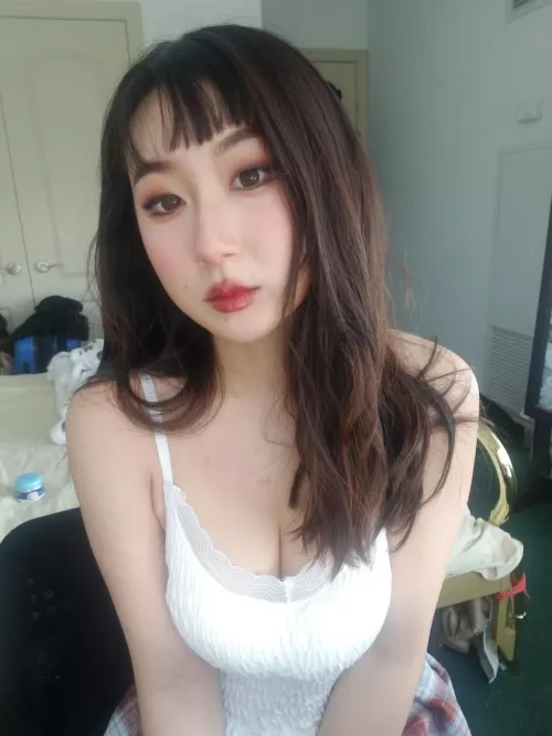 My room is messy :( by yamateonichan4