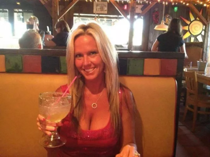 My sexy mommy by Disastrous-Fun3383